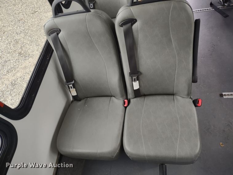 image for item DQ1587 2015 Ford E450 Super Duty El Dorado  shuttle bus