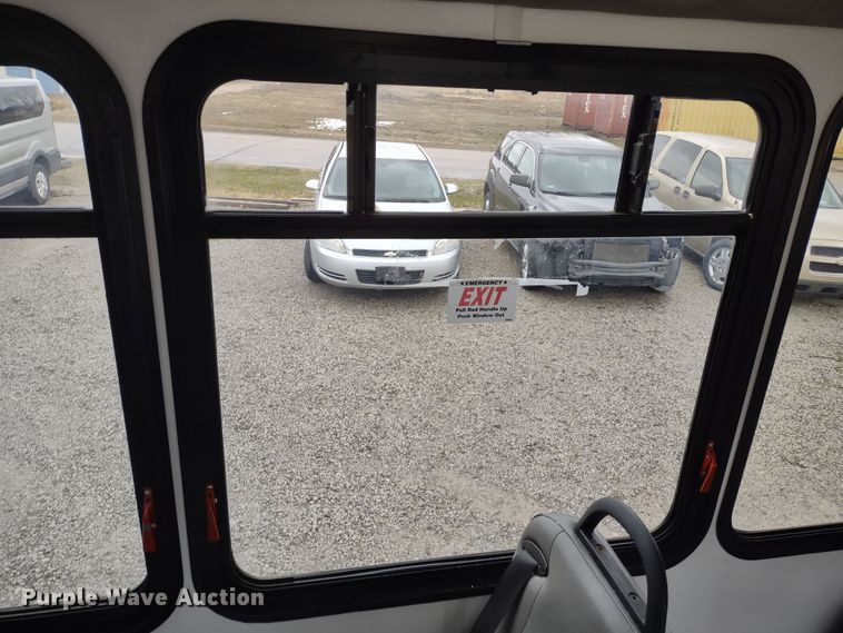 image for item DQ1587 2015 Ford E450 Super Duty El Dorado  shuttle bus