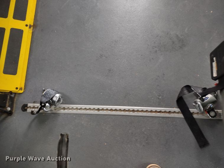 image for item DQ1587 2015 Ford E450 Super Duty El Dorado  shuttle bus