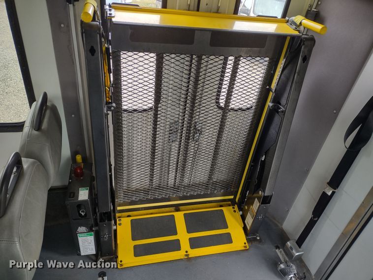 image for item DQ1587 2015 Ford E450 Super Duty El Dorado  shuttle bus