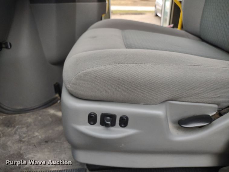 image for item DQ1587 2015 Ford E450 Super Duty El Dorado  shuttle bus