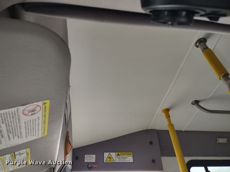 image for item DQ1587 2015 Ford E450 Super Duty El Dorado  shuttle bus