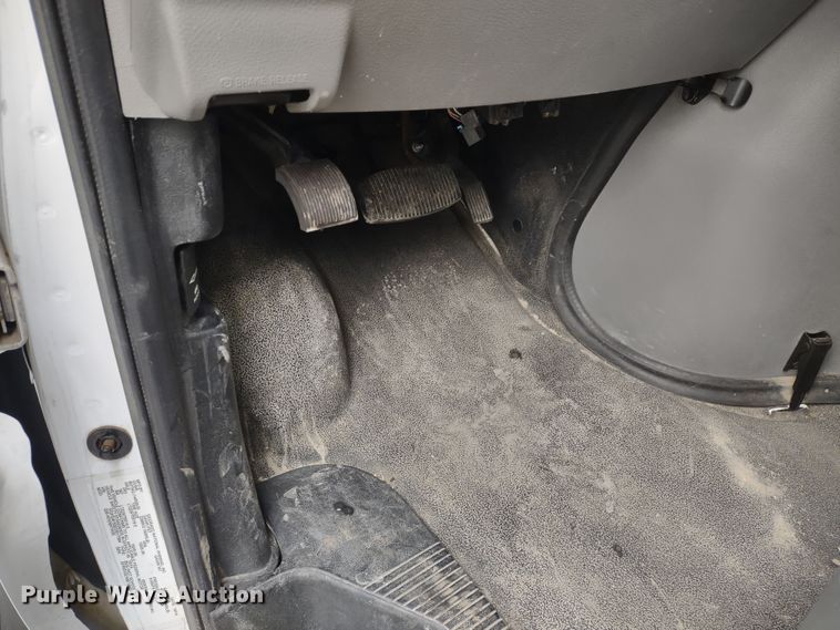 image for item DQ1587 2015 Ford E450 Super Duty El Dorado  shuttle bus