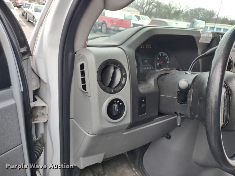 image for item DQ1587 2015 Ford E450 Super Duty El Dorado  shuttle bus