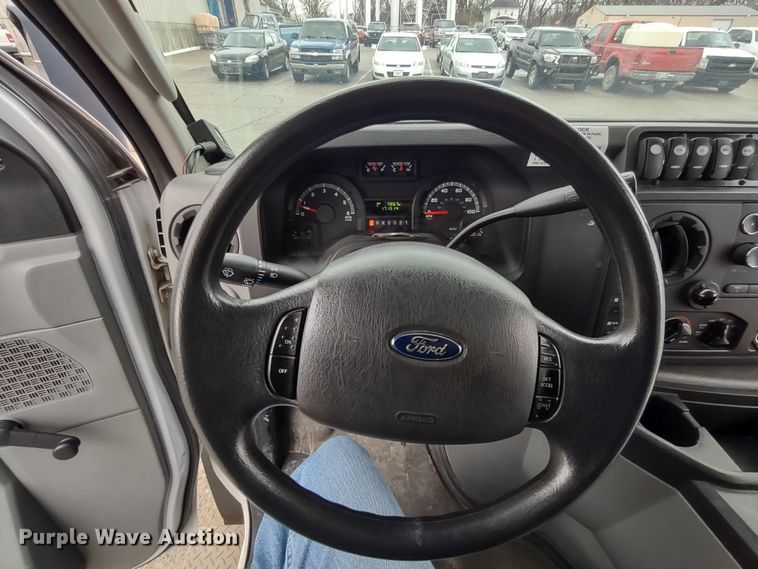 image for item DQ1587 2015 Ford E450 Super Duty El Dorado  shuttle bus