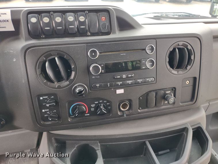 image for item DQ1587 2015 Ford E450 Super Duty El Dorado  shuttle bus