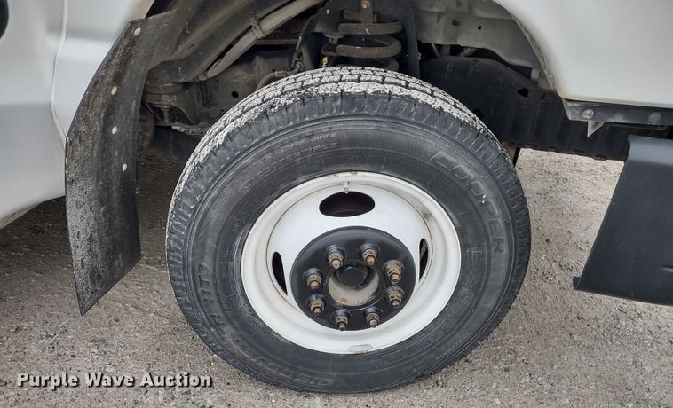 image for item DQ1587 2015 Ford E450 Super Duty El Dorado  shuttle bus