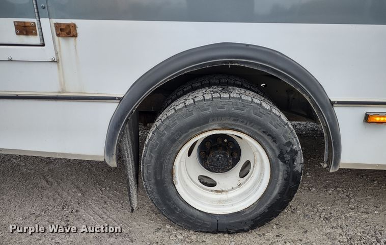 image for item DQ1587 2015 Ford E450 Super Duty El Dorado  shuttle bus