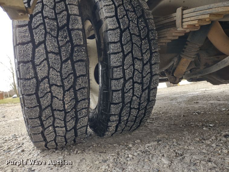 image for item DQ1587 2015 Ford E450 Super Duty El Dorado  shuttle bus