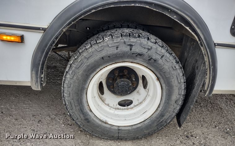 image for item DQ1587 2015 Ford E450 Super Duty El Dorado  shuttle bus