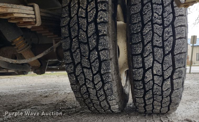 image for item DQ1587 2015 Ford E450 Super Duty El Dorado  shuttle bus