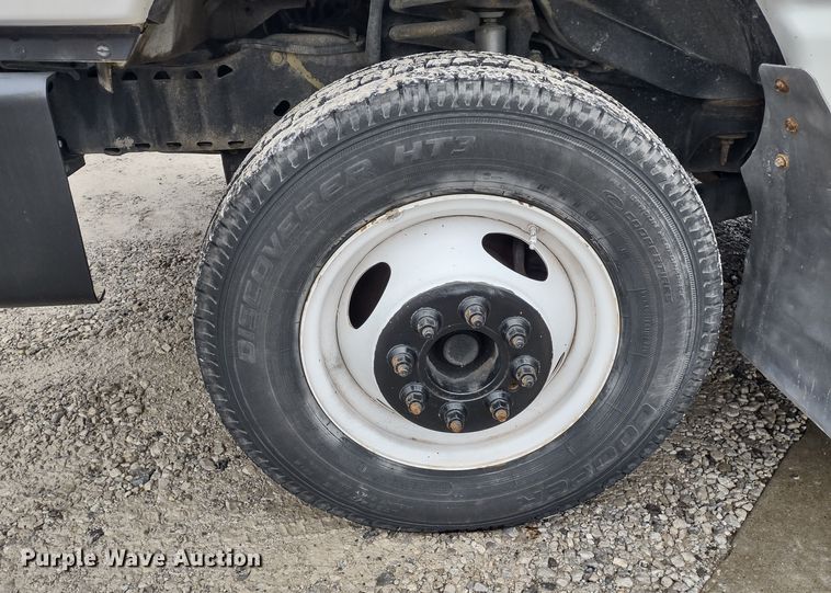 image for item DQ1587 2015 Ford E450 Super Duty El Dorado  shuttle bus