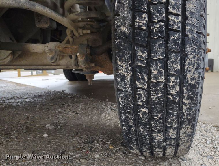 image for item DQ1587 2015 Ford E450 Super Duty El Dorado  shuttle bus