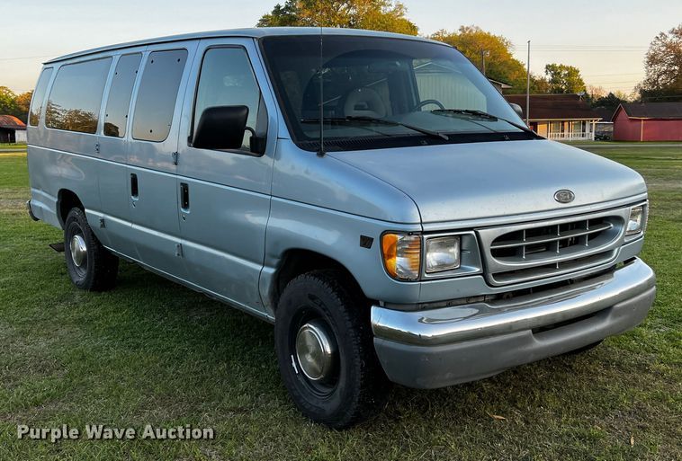 image for item DQ2020 2000 Ford E350  RV