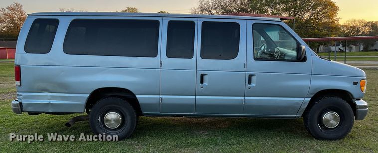 image for item DQ2020 2000 Ford E350  RV