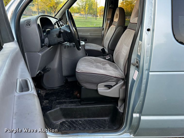 image for item DQ2020 2000 Ford E350  RV