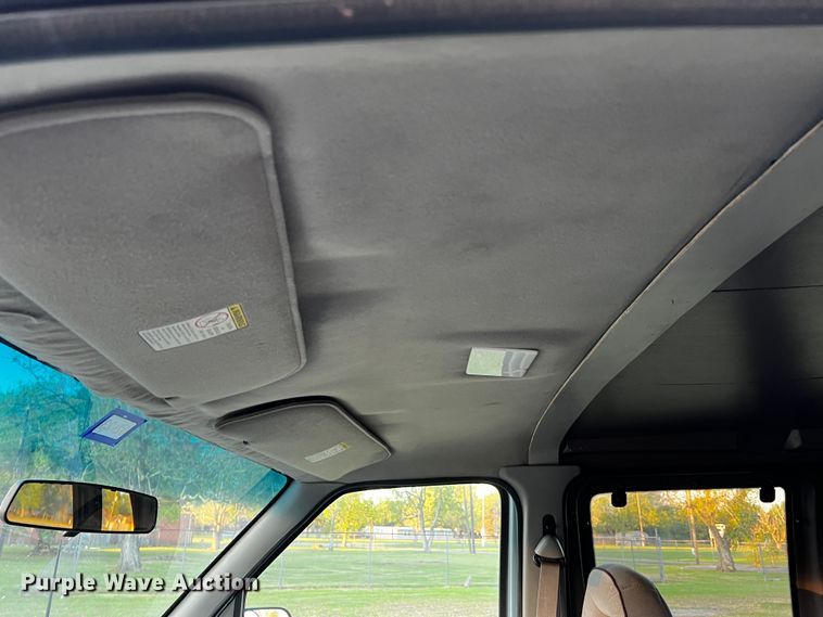 image for item DQ2020 2000 Ford E350  RV