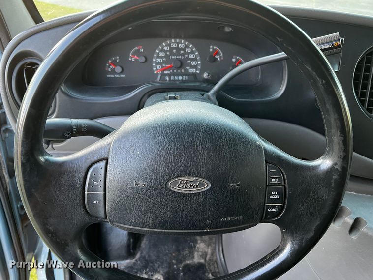 image for item DQ2020 2000 Ford E350  RV