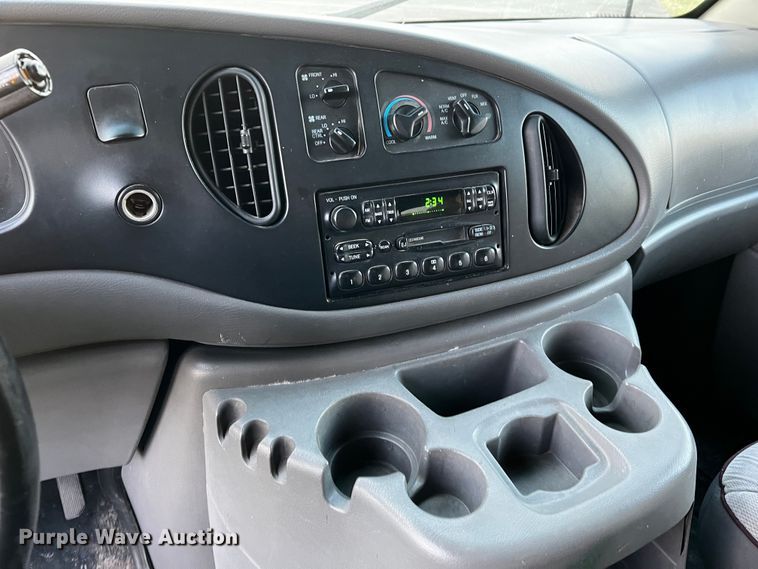 image for item DQ2020 2000 Ford E350  RV