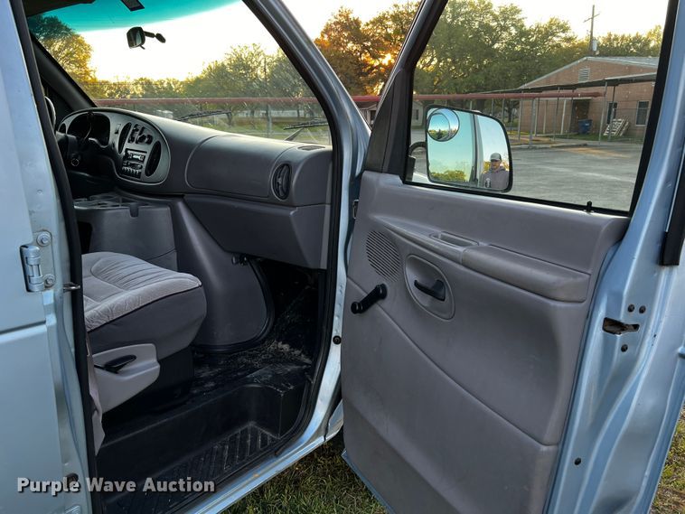 image for item DQ2020 2000 Ford E350  RV