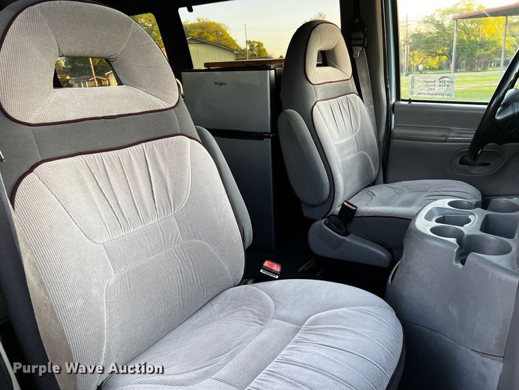 image for item DQ2020 2000 Ford E350  RV