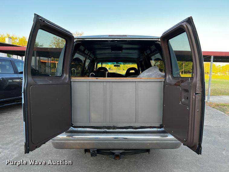 image for item DQ2020 2000 Ford E350  RV