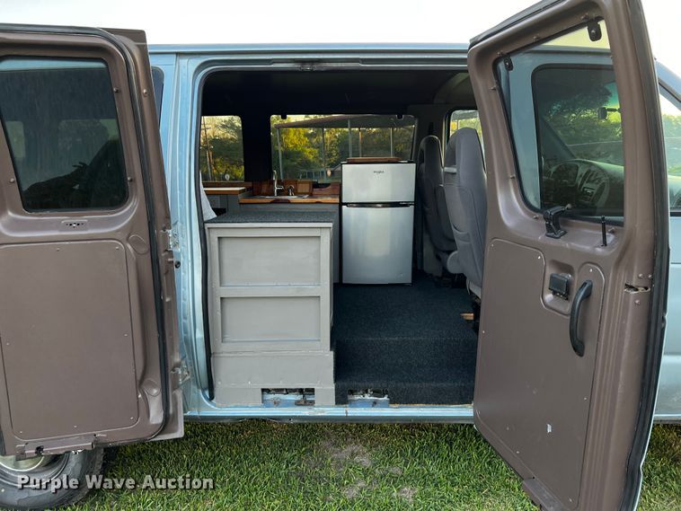 image for item DQ2020 2000 Ford E350  RV