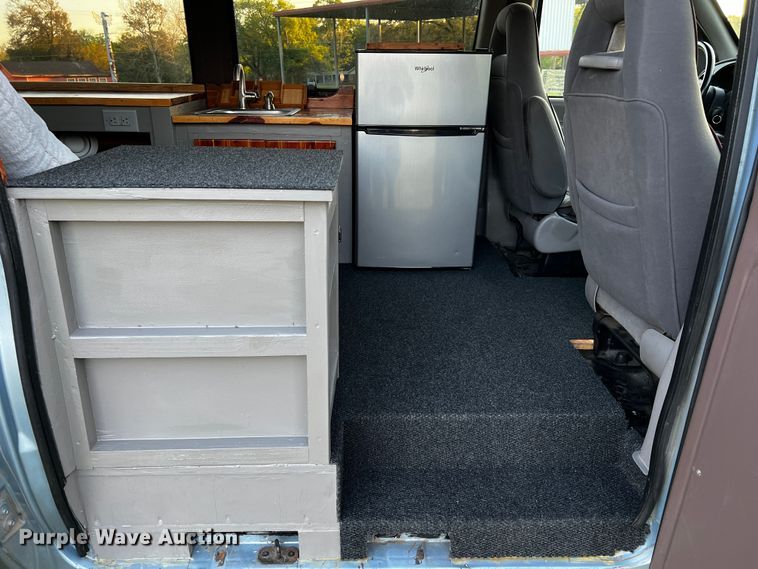 image for item DQ2020 2000 Ford E350  RV