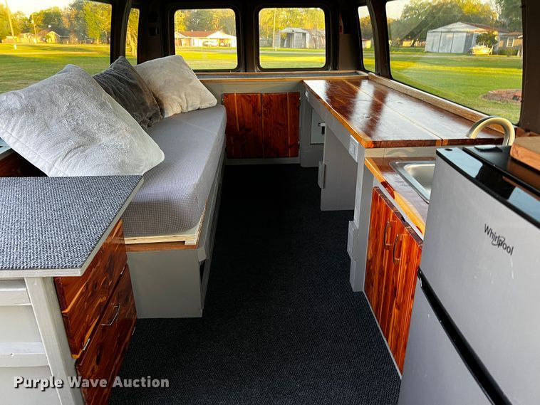 image for item DQ2020 2000 Ford E350  RV