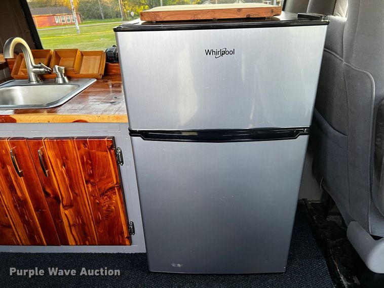 image for item DQ2020 2000 Ford E350  RV