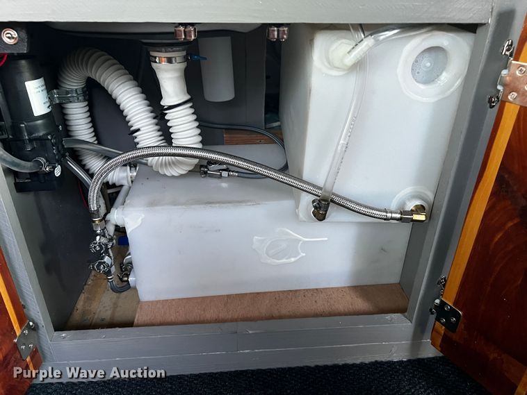 image for item DQ2020 2000 Ford E350  RV