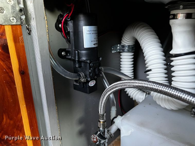 image for item DQ2020 2000 Ford E350  RV