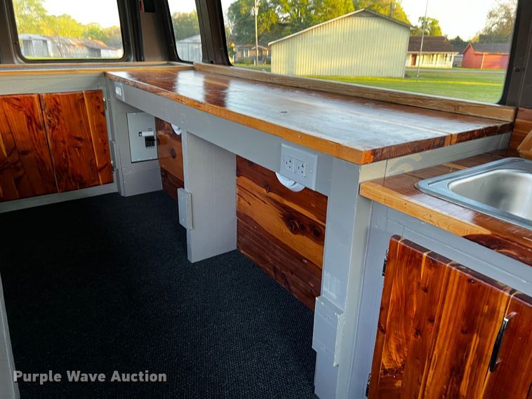 image for item DQ2020 2000 Ford E350  RV