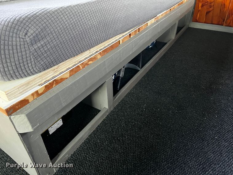 image for item DQ2020 2000 Ford E350  RV