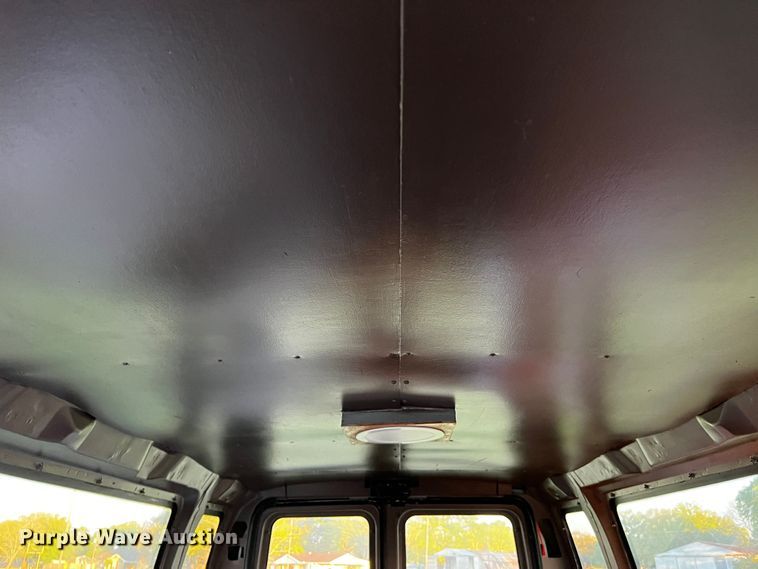 image for item DQ2020 2000 Ford E350  RV