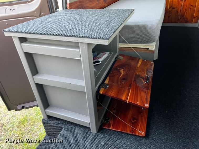 image for item DQ2020 2000 Ford E350  RV