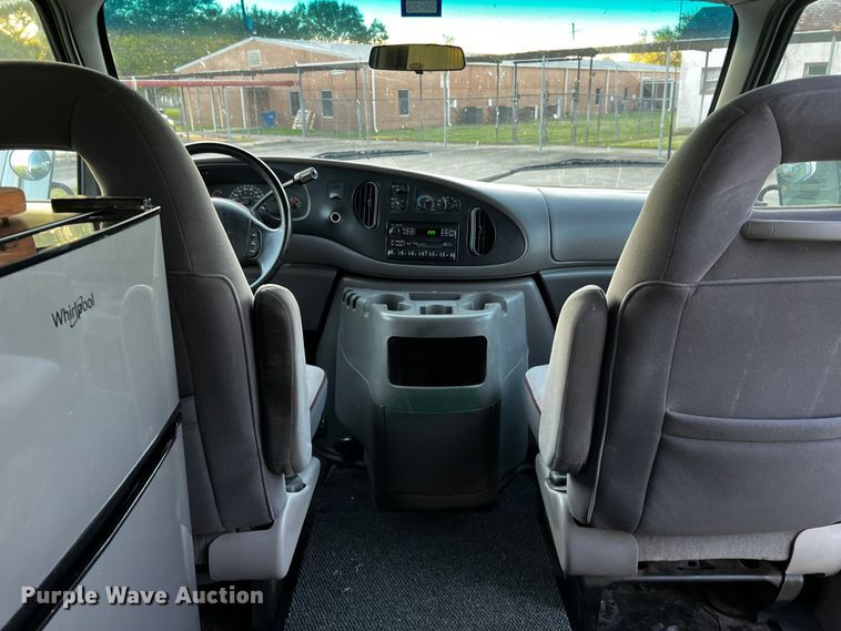 image for item DQ2020 2000 Ford E350  RV