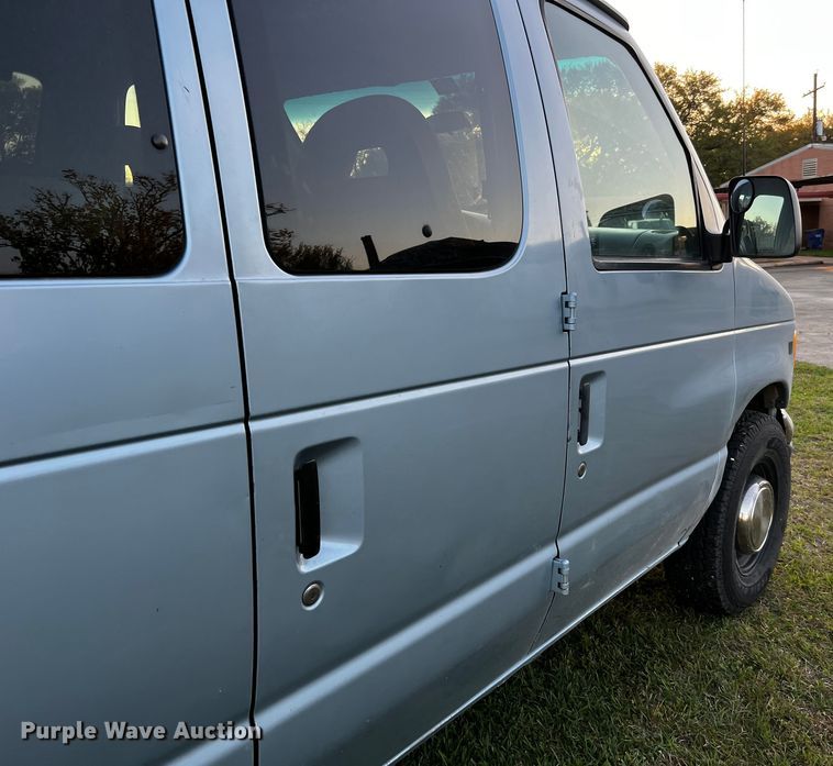 image for item DQ2020 2000 Ford E350  RV