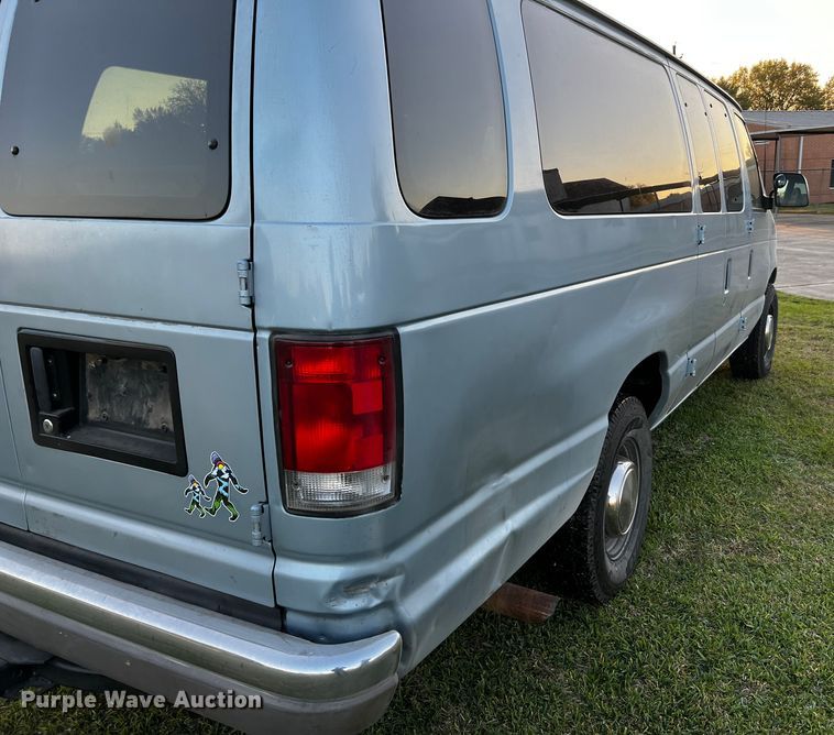 image for item DQ2020 2000 Ford E350  RV