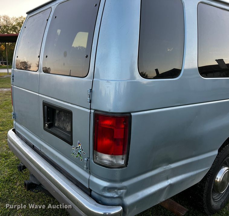 image for item DQ2020 2000 Ford E350  RV