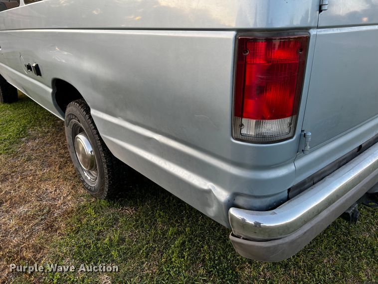image for item DQ2020 2000 Ford E350  RV