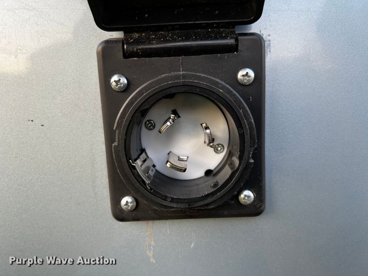 image for item DQ2020 2000 Ford E350  RV