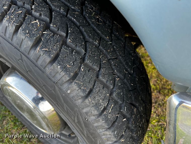 image for item DQ2020 2000 Ford E350  RV