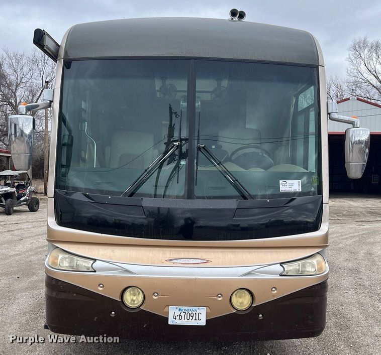 image for item DQ4104 2004 Fleetwood Revolution  RV