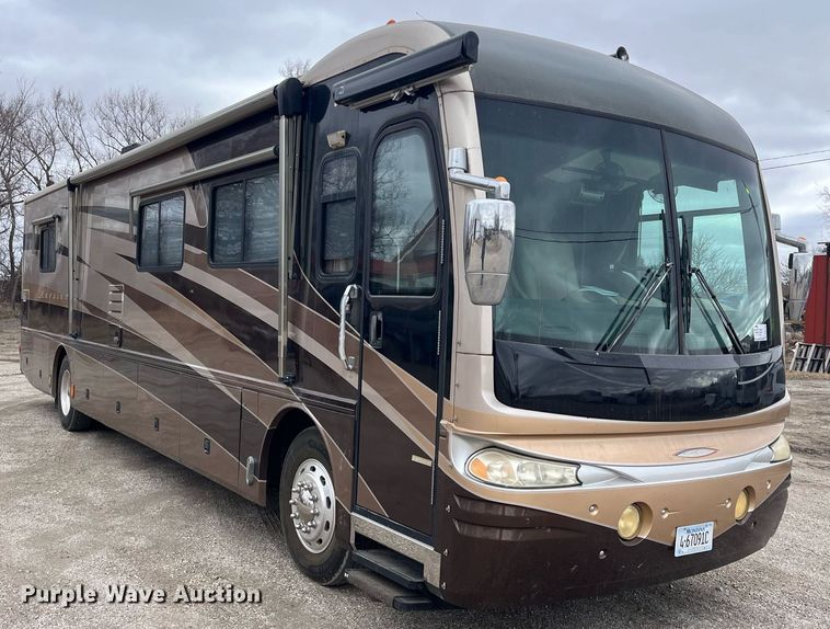 image for item DQ4104 2004 Fleetwood Revolution  RV