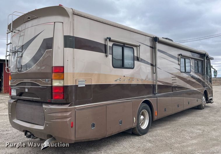image for item DQ4104 2004 Fleetwood Revolution  RV