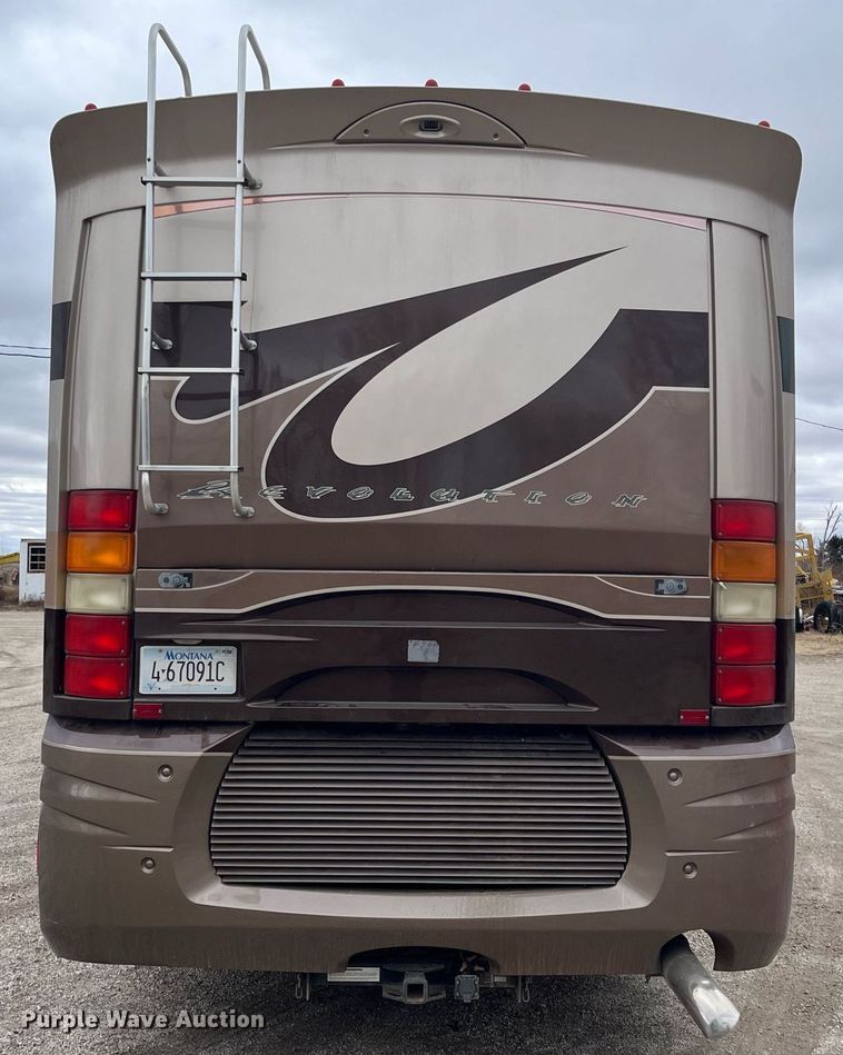 image for item DQ4104 2004 Fleetwood Revolution  RV