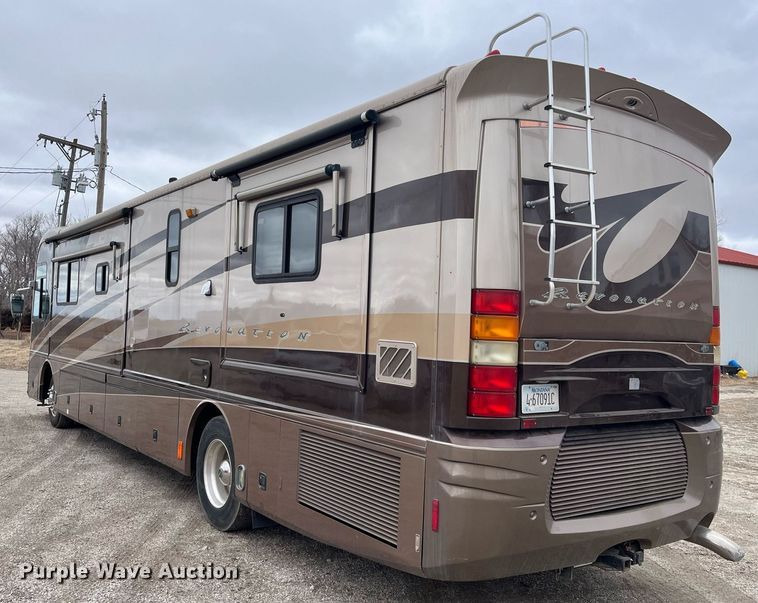 image for item DQ4104 2004 Fleetwood Revolution  RV