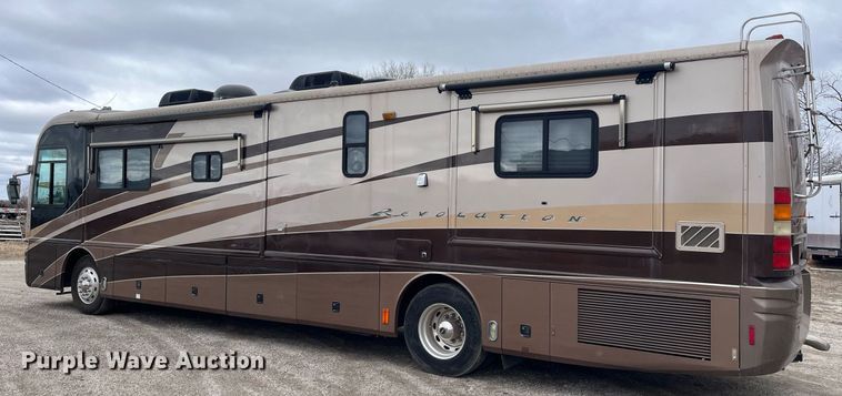 image for item DQ4104 2004 Fleetwood Revolution  RV