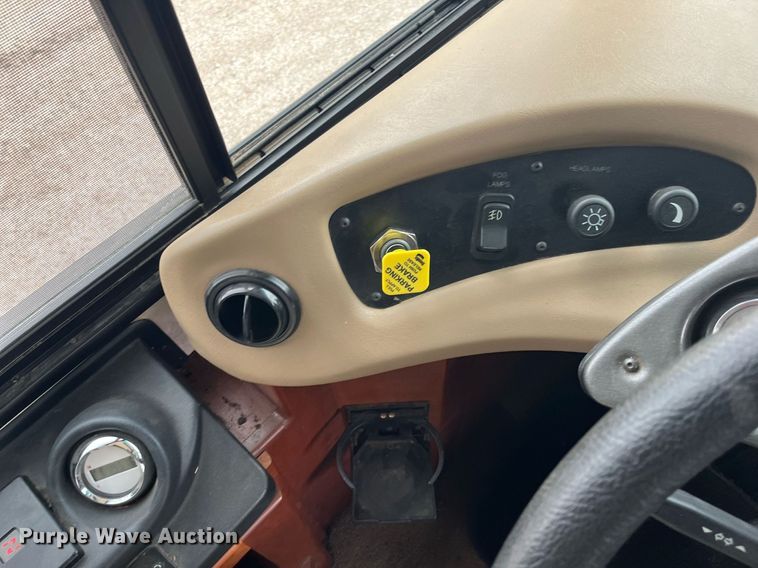 image for item DQ4104 2004 Fleetwood Revolution  RV